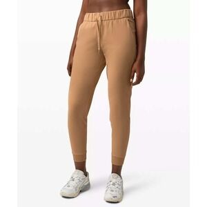 Lululemon Women's 6 Stretch‎ High-Rise Pants On the Fly Jogger Luxtreme Khaki